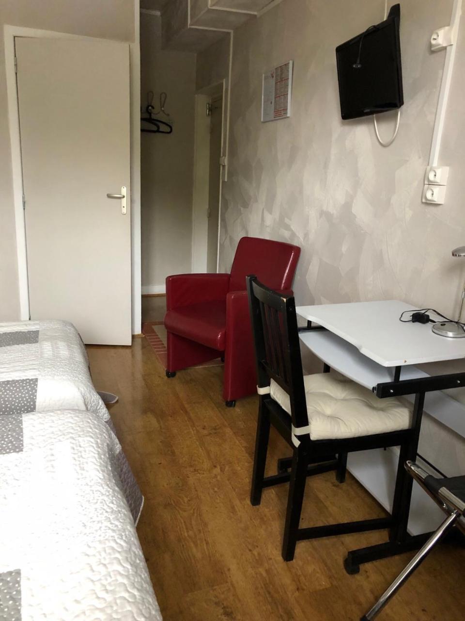 Malay-le-Petit 勒拉伯雷旅馆酒店 外观 照片